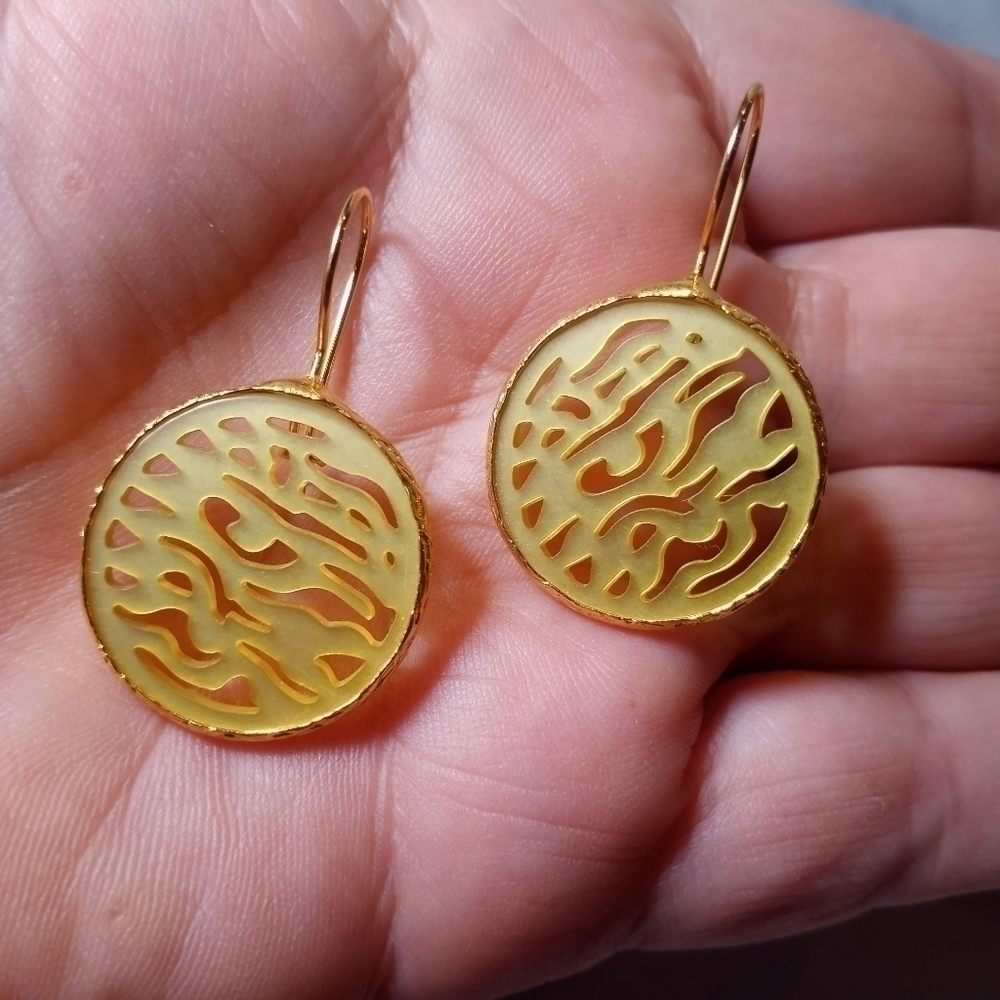𝅺YELLOW Round Laser Cut Dangle Earrings